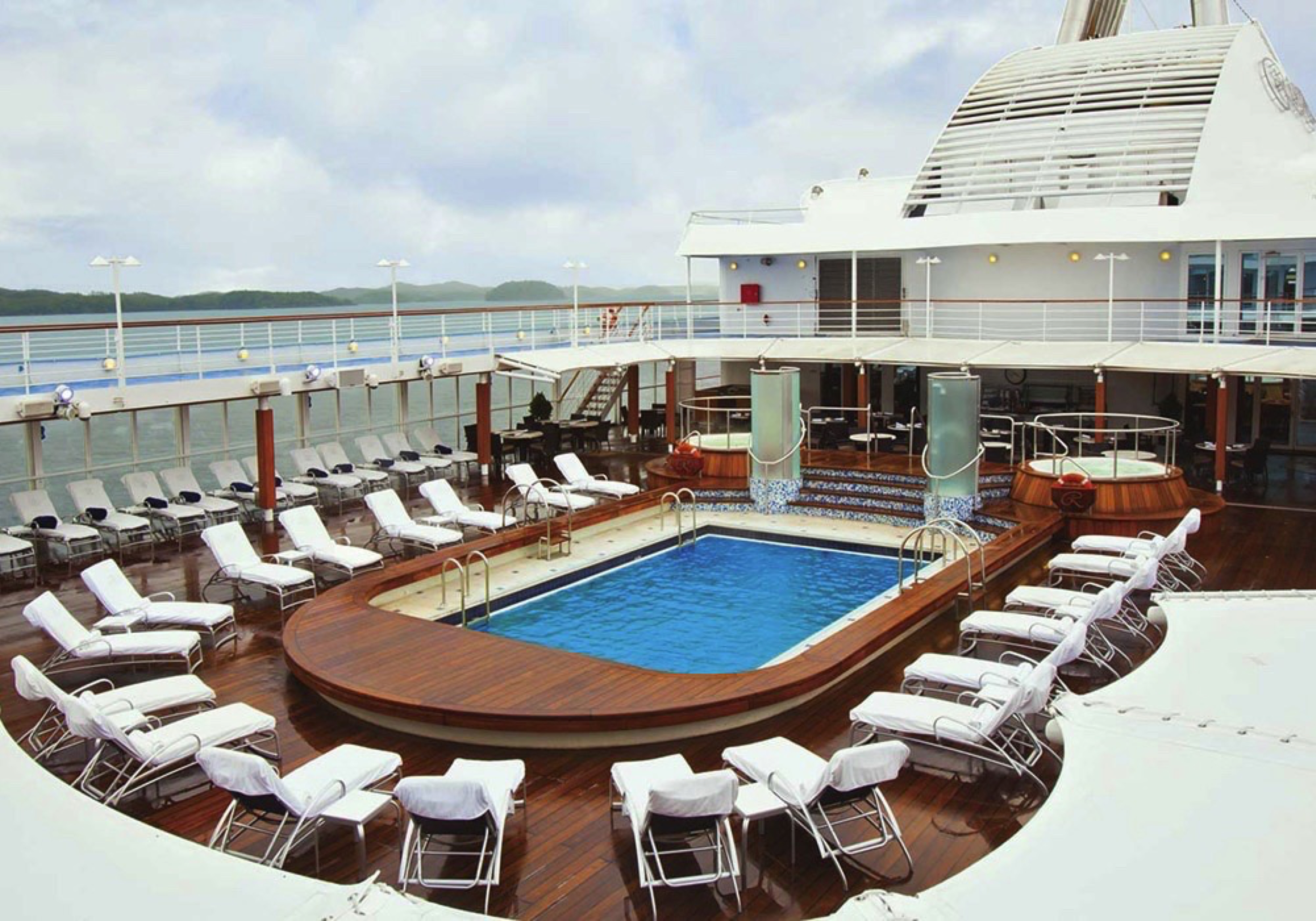 Seven Seas Navigator - Pool Deck